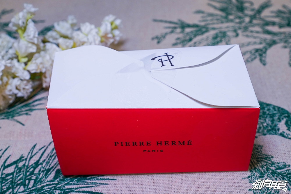 PIERRE HERMÉ 台中店 | 台中甜點 巴黎精品馬卡龍 「玫瑰、茘枝與覆盆子」與開心果馬卡龍