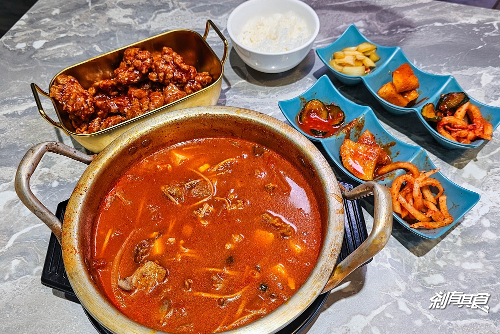 韓鍋庄 | 台中韓式料理 韓國釜山人老闆 「嫩豆腐鍋、洋釀炸雞」小菜吃到飽 還有無料韓服體驗