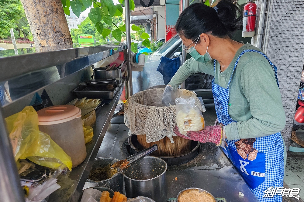 霸王燒肉飯糰 | 台中北區美食 「香腸+肉排」超級無敵大顆 小鳥胃千萬別輕易嘗試