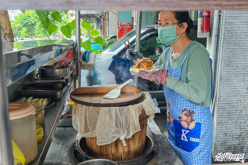 霸王燒肉飯糰 | 台中北區美食 「香腸+肉排」超級無敵大顆 小鳥胃千萬別輕易嘗試