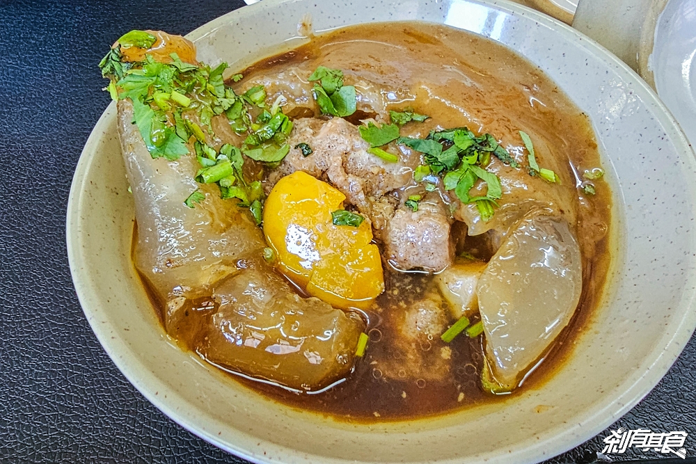 正彰化肉圓 | 彰化美食 在地人從小吃到大80年老店 「干貝香菇肉圓、蛋黃肉圓」 補氣龍髓盅也超好喝