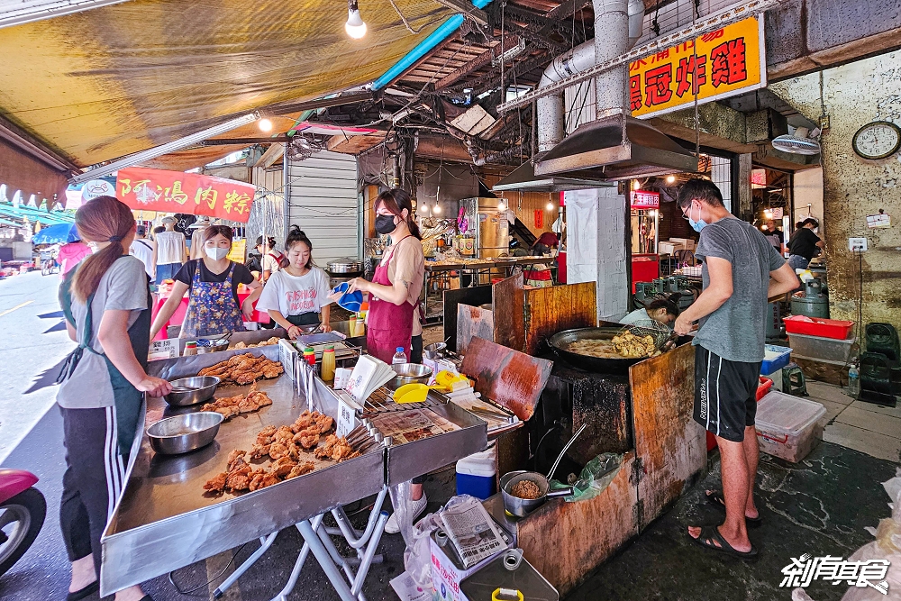 黑冠炸雞 | 台中炸雞 水湳市場隱藏版超人氣炸雞 現炸雞排、雞腿都好吃，晚來只能等下一鍋