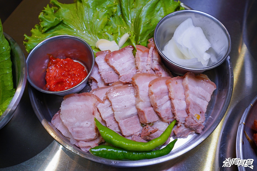 西麵站 韓味麵食專門店 | 台中西區美食 韓式炸醬麵、炒瑪麵、韓式炸雞 菜包肉 小菜吃到飽