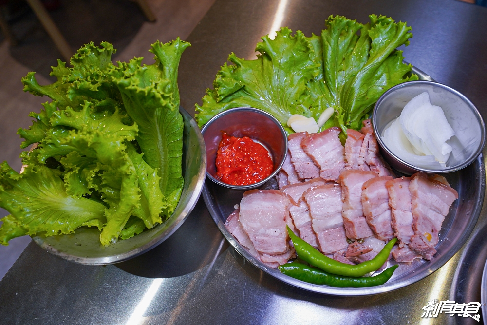 西麵站 韓味麵食專門店 | 台中西區美食 韓式炸醬麵、炒瑪麵、韓式炸雞 菜包肉 小菜吃到飽