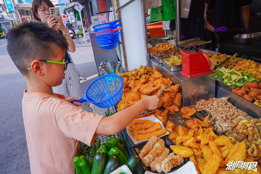 犁田鹹酥雞 | 埔里美食 在地人激推超大雞排 「豬蹄花、鹹酥雞、鹹豬肉、雞皮」都是必點 台中也有分店