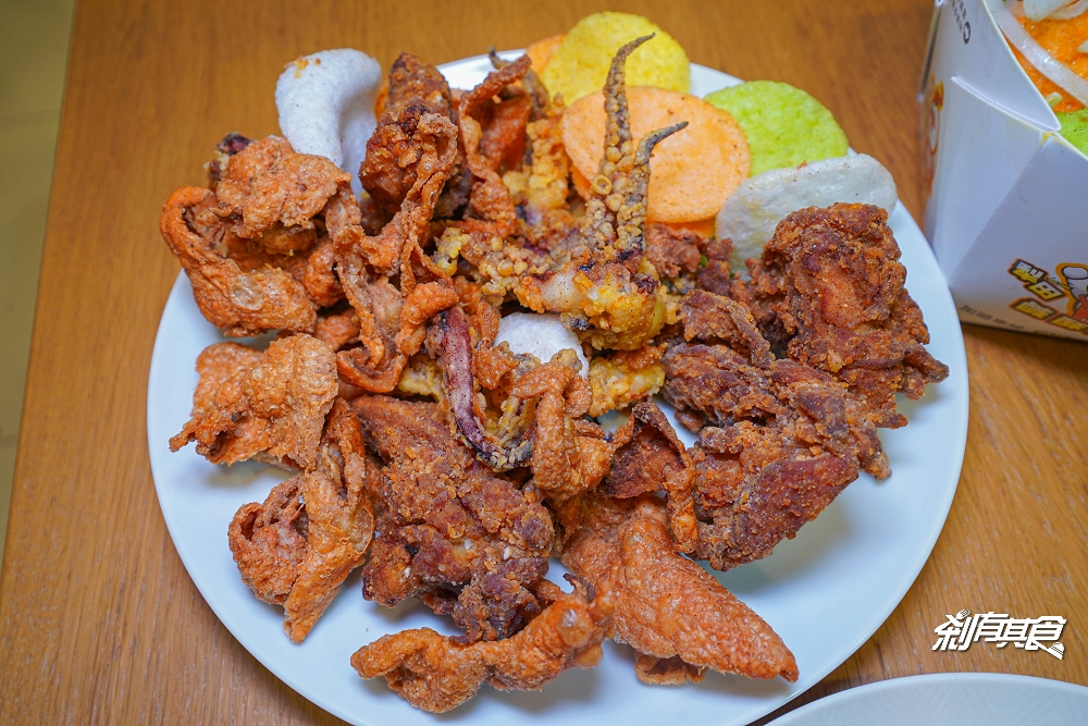 犁田鹹酥雞 | 埔里美食 在地人激推超大雞排 「豬蹄花、鹹酥雞、鹹豬肉、雞皮」都是必點 台中也有分店