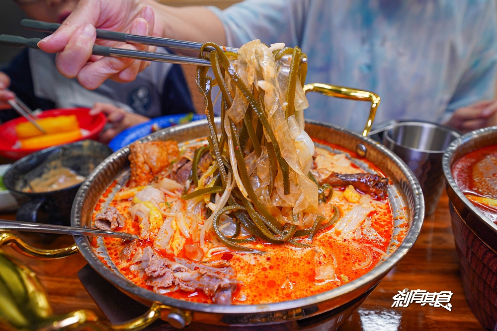 嘎嘎冒烤鴨 | 台中冒菜 「冒菜+烤鴨」麻辣組合好好吃 還有「蛋烘糕」 成都美食免出國 (菜單)