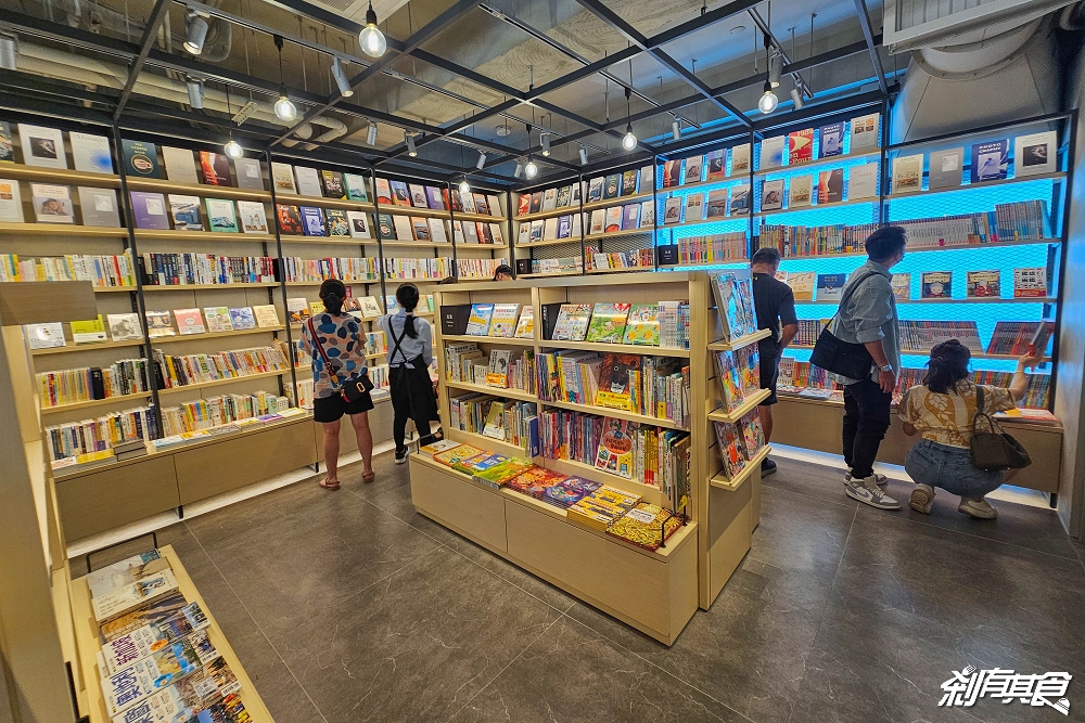 日月町複合式商場 | 埔里最新景點 全台最美生活聚落「TSUTAYA BOOKSTORE」、「WIRED CAFE」超美早午餐 還有8間餐車品牌一次看