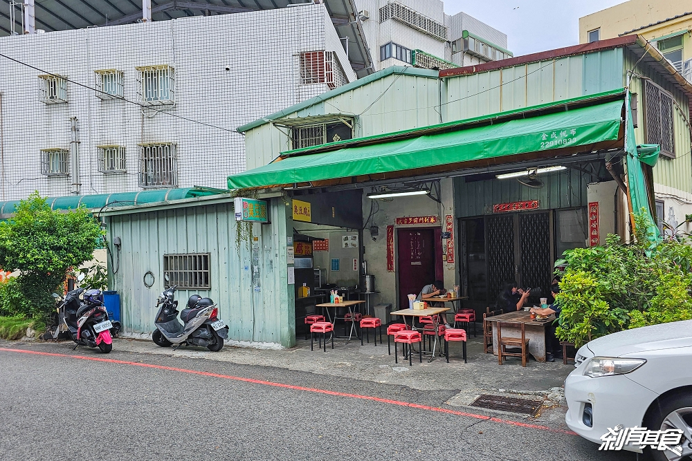 妙口臭豆腐 | 台中北屯美食 網評被臭豆腐耽誤的滷肉飯 免費豬血湯、紅茶喝到飽