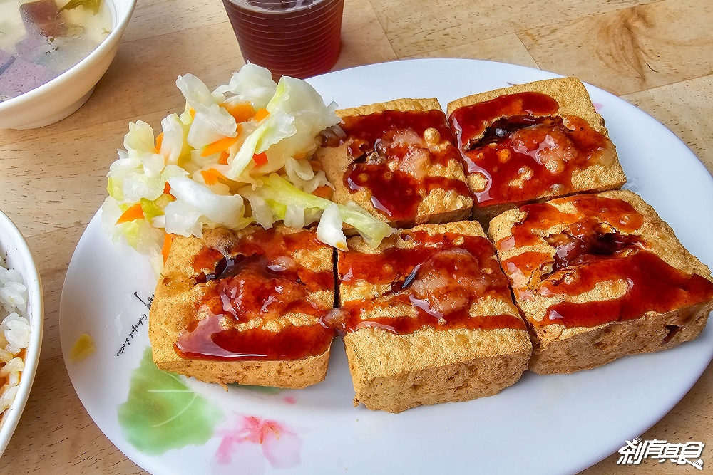 妙口臭豆腐 | 台中北屯美食 網評被臭豆腐耽誤的滷肉飯 免費豬血湯、紅茶喝到飽