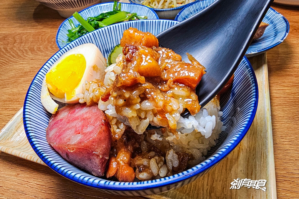 小初店 | 台中米其林推薦 限量超厚牛肉麵、招牌滷肉飯 粉粿也好吃 500碗推薦