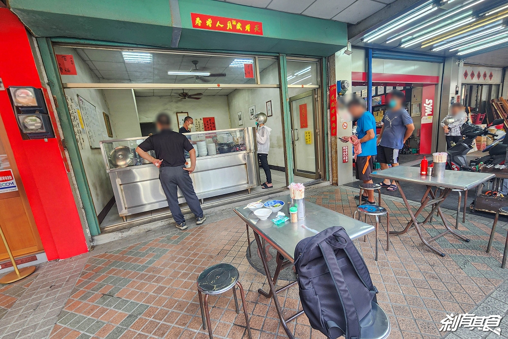 黑豬灶爌肉飯 | 鹿港美食 超人氣爌肉飯25年老店 一天只賣4小時 還沒開店就有人在排隊