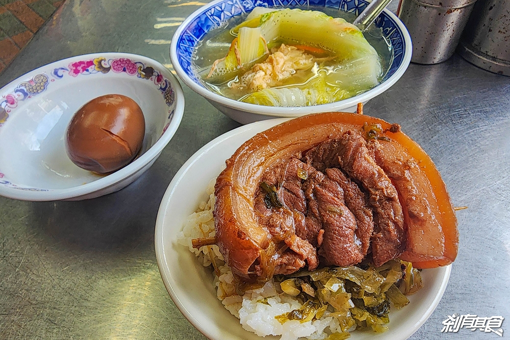 黑豬灶爌肉飯 | 鹿港美食 超人氣爌肉飯25年老店 一天只賣4小時 還沒開店就有人在排隊