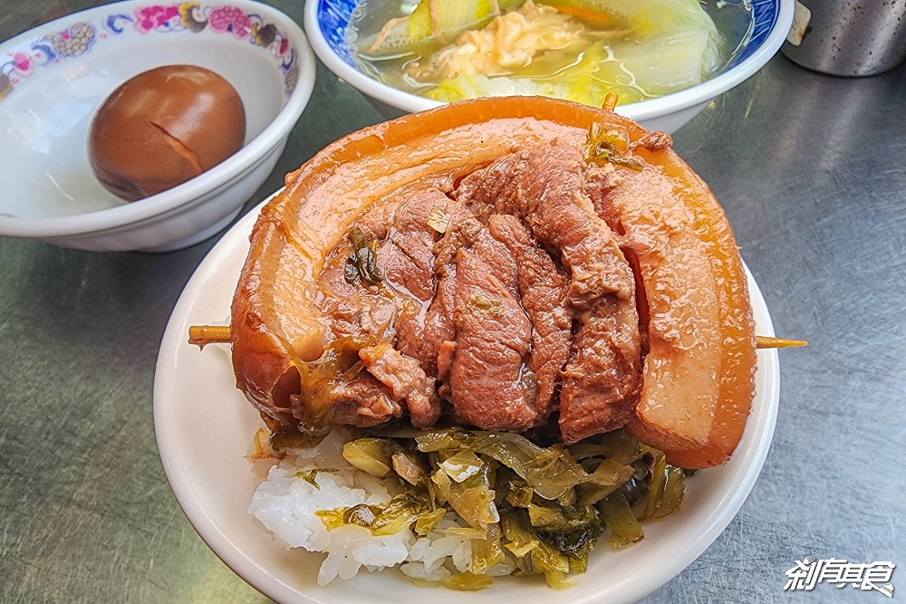 黑豬灶爌肉飯 | 鹿港美食 超人氣爌肉飯25年老店 一天只賣4小時 還沒開店就有人在排隊