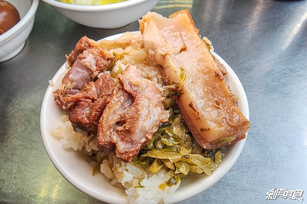 黑豬灶爌肉飯 | 鹿港美食 超人氣爌肉飯25年老店 一天只賣4小時 還沒開店就有人在排隊