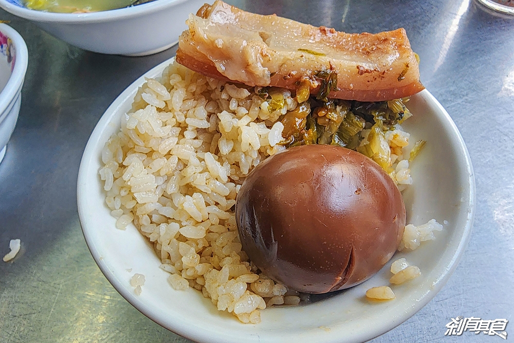 黑豬灶爌肉飯 | 鹿港美食 超人氣爌肉飯25年老店 一天只賣4小時 還沒開店就有人在排隊