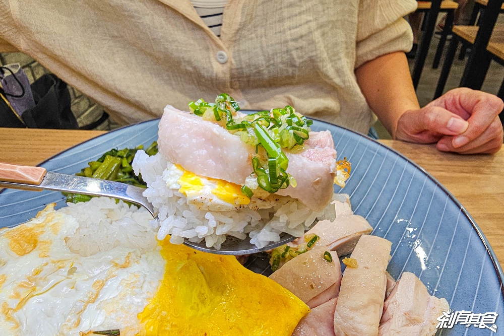 老陳海南雞飯博館店 | 台中北區美食 科博館人氣好吃「海南雞飯、打拋豬飯」蔥薑醬超讚要加爆 雞湯免費喝