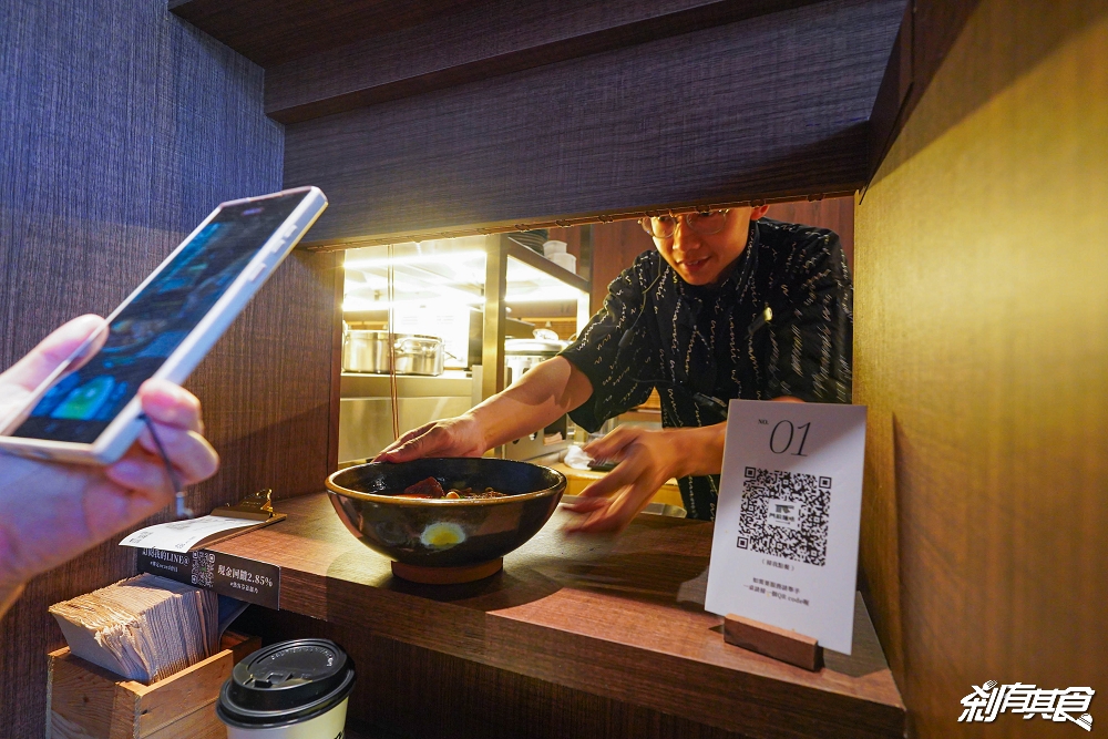 門前隱味牛肉麵台中店 | 台中牛肉麵 「麻辣牛肉麵」一蘭拉麵式座位 開幕炎上事件心得