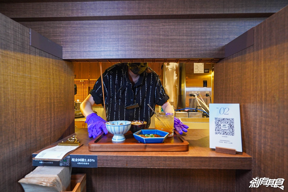 門前隱味牛肉麵台中店 | 台中牛肉麵 「麻辣牛肉麵」一蘭拉麵式座位 開幕炎上事件心得