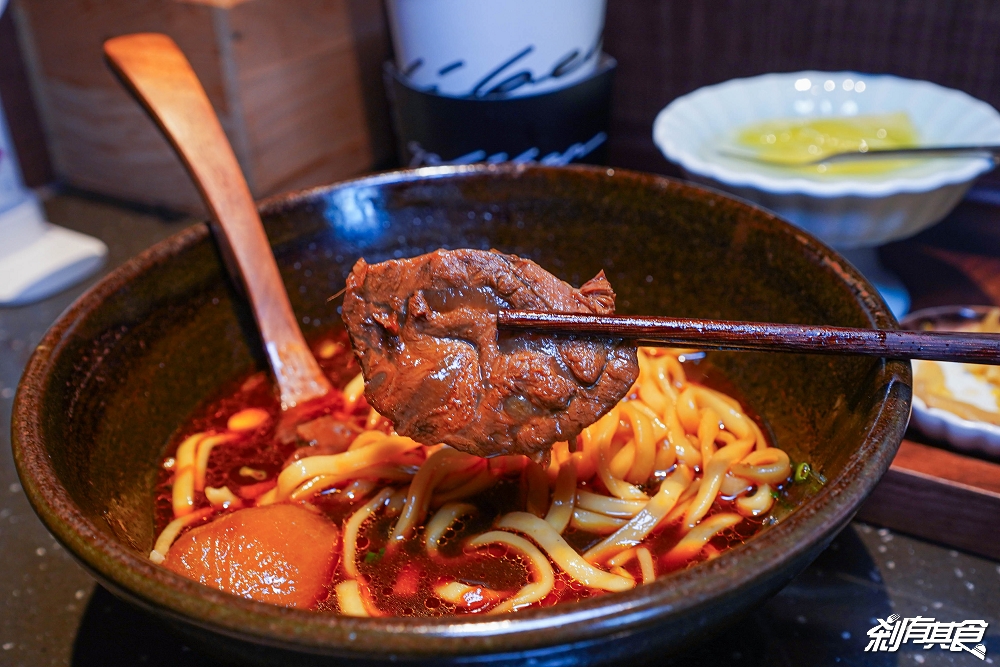 門前隱味牛肉麵台中店 | 台中牛肉麵 「麻辣牛肉麵」一蘭拉麵式座位 開幕炎上事件心得