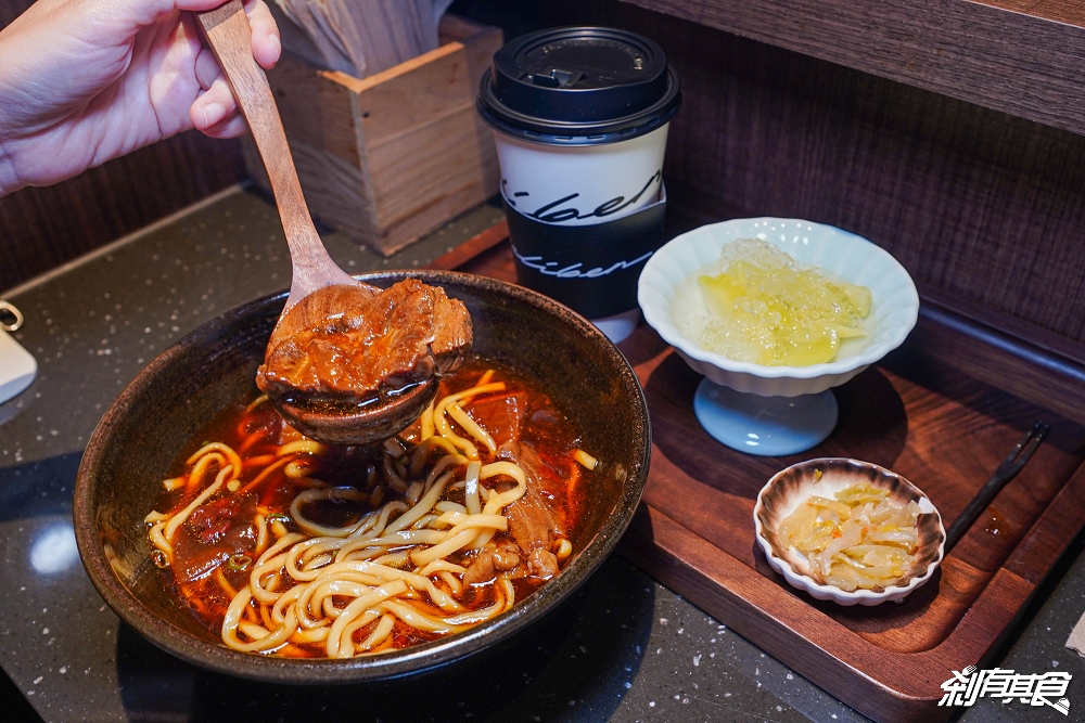 門前隱味牛肉麵台中店 | 台中牛肉麵 「麻辣牛肉麵」一蘭拉麵式座位 開幕炎上事件心得