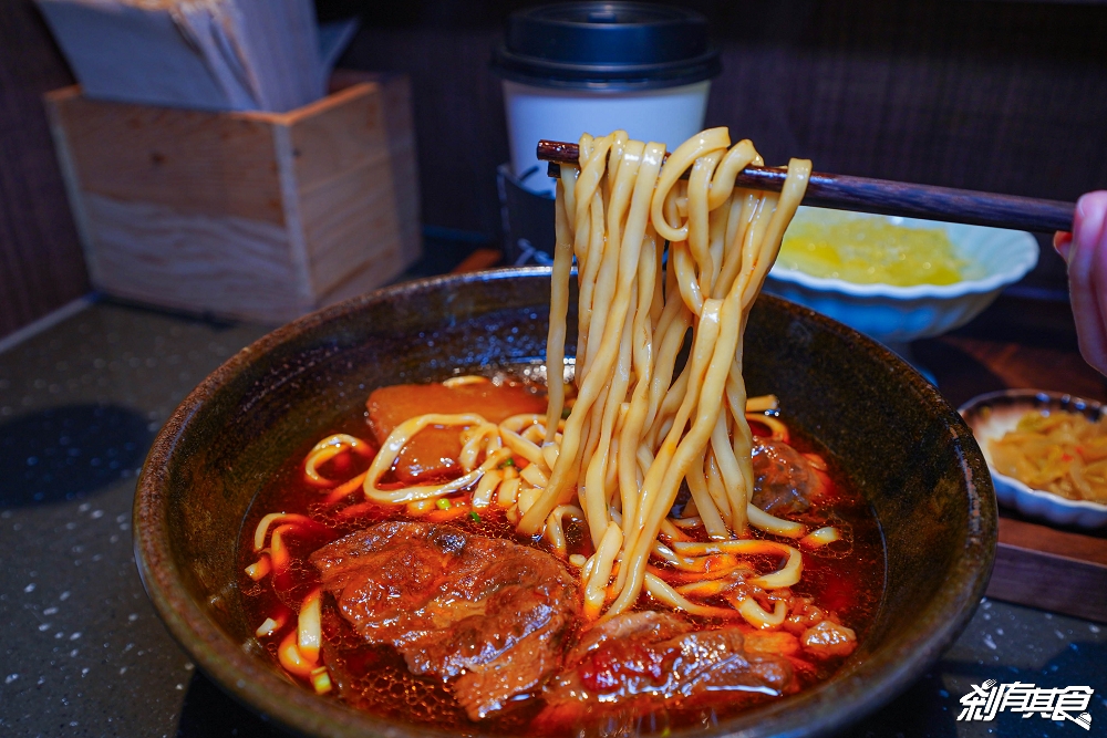 門前隱味牛肉麵台中店 | 台中牛肉麵 「麻辣牛肉麵」一蘭拉麵式座位 開幕炎上事件心得