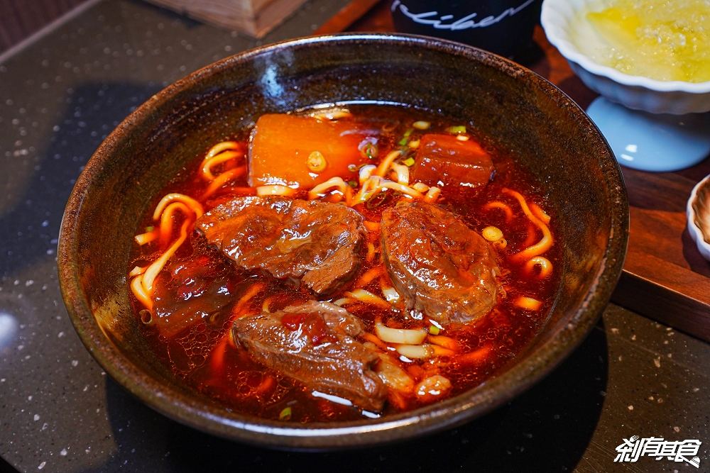 門前隱味牛肉麵台中店 | 台中牛肉麵 「麻辣牛肉麵」一蘭拉麵式座位 開幕炎上事件心得