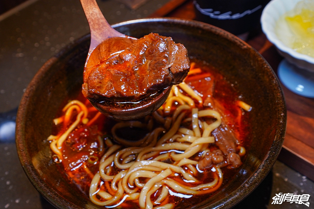 門前隱味牛肉麵台中店 | 台中牛肉麵 「麻辣牛肉麵」一蘭拉麵式座位 開幕炎上事件心得