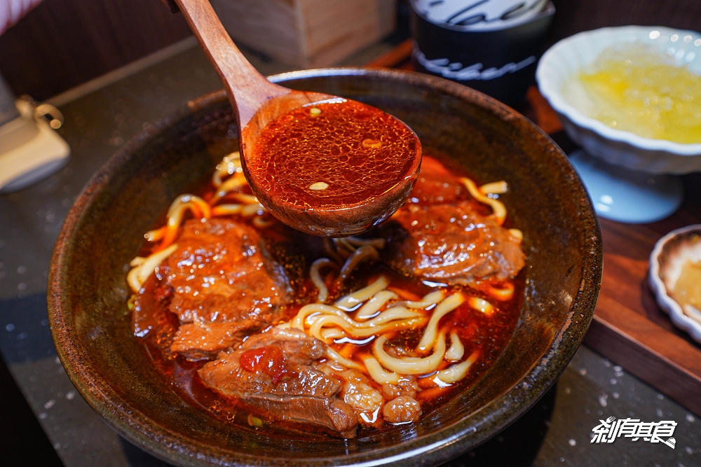 門前隱味牛肉麵台中店 | 台中牛肉麵 「麻辣牛肉麵」一蘭拉麵式座位 開幕炎上事件心得