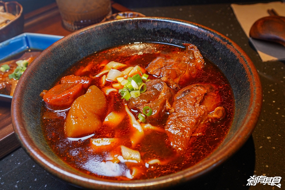 門前隱味牛肉麵台中店 | 台中牛肉麵 「麻辣牛肉麵」一蘭拉麵式座位 開幕炎上事件心得