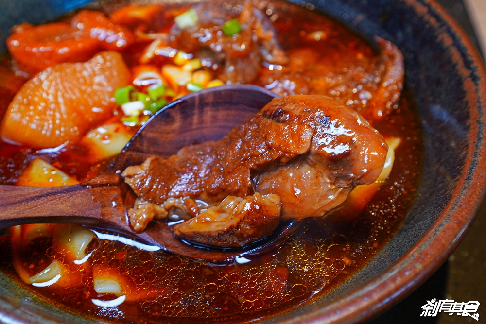 門前隱味牛肉麵台中店 | 台中牛肉麵 「麻辣牛肉麵」一蘭拉麵式座位 開幕炎上事件心得