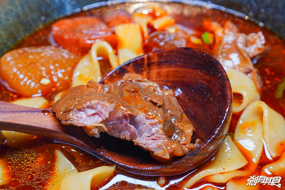 門前隱味牛肉麵台中店 | 台中牛肉麵 「麻辣牛肉麵」一蘭拉麵式座位 開幕炎上事件心得