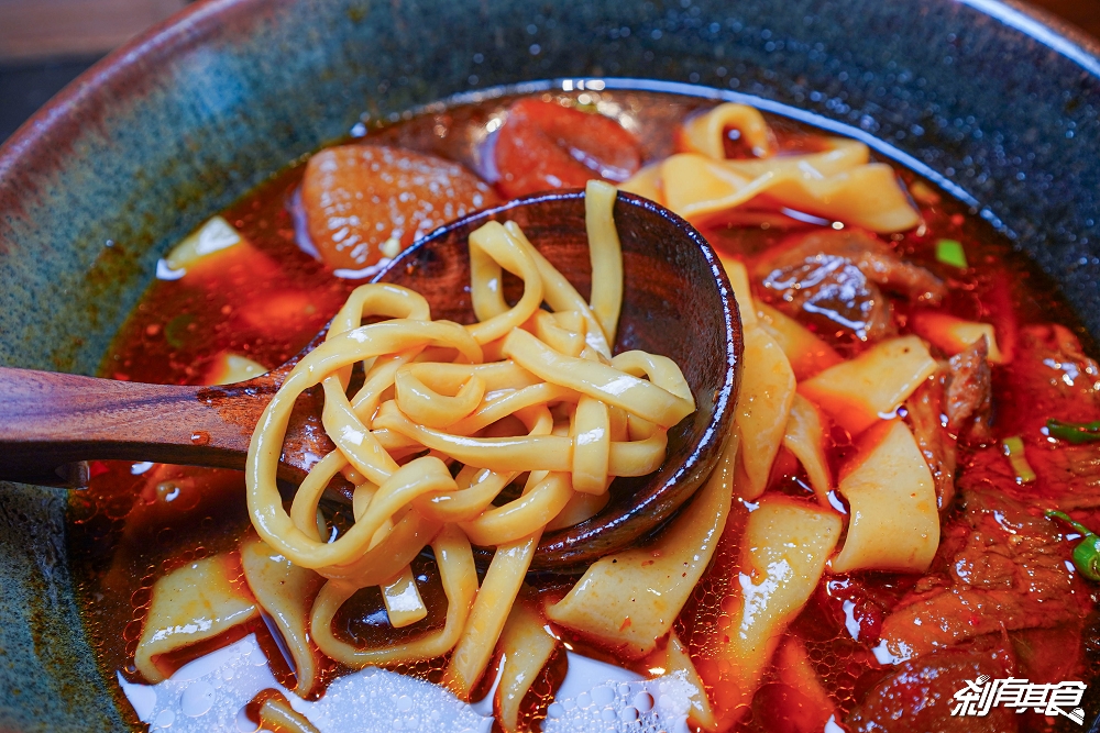 門前隱味牛肉麵台中店 | 台中牛肉麵 「麻辣牛肉麵」一蘭拉麵式座位 開幕炎上事件心得