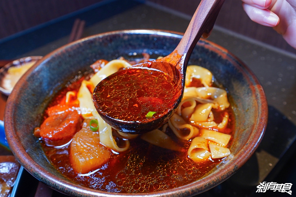 門前隱味牛肉麵台中店 | 台中牛肉麵 「麻辣牛肉麵」一蘭拉麵式座位 開幕炎上事件心得