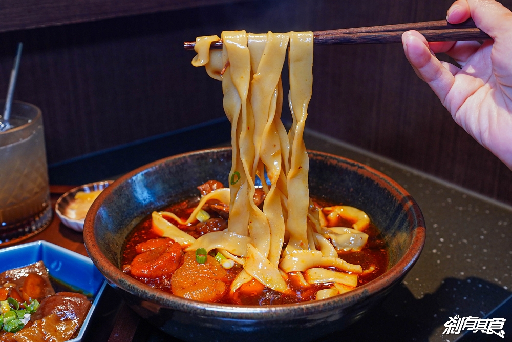 門前隱味牛肉麵台中店 | 台中牛肉麵 「麻辣牛肉麵」一蘭拉麵式座位 開幕炎上事件心得