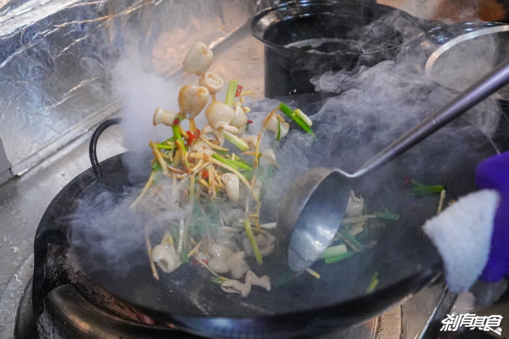 范頭家客家餐廳 | 台中客家餐廳 「金蟹秋宴」太浮誇！ 帝王蟹、龍蝦、軟殼蟹都吃得到 有包廂好停車 台中尾牙聚餐首選