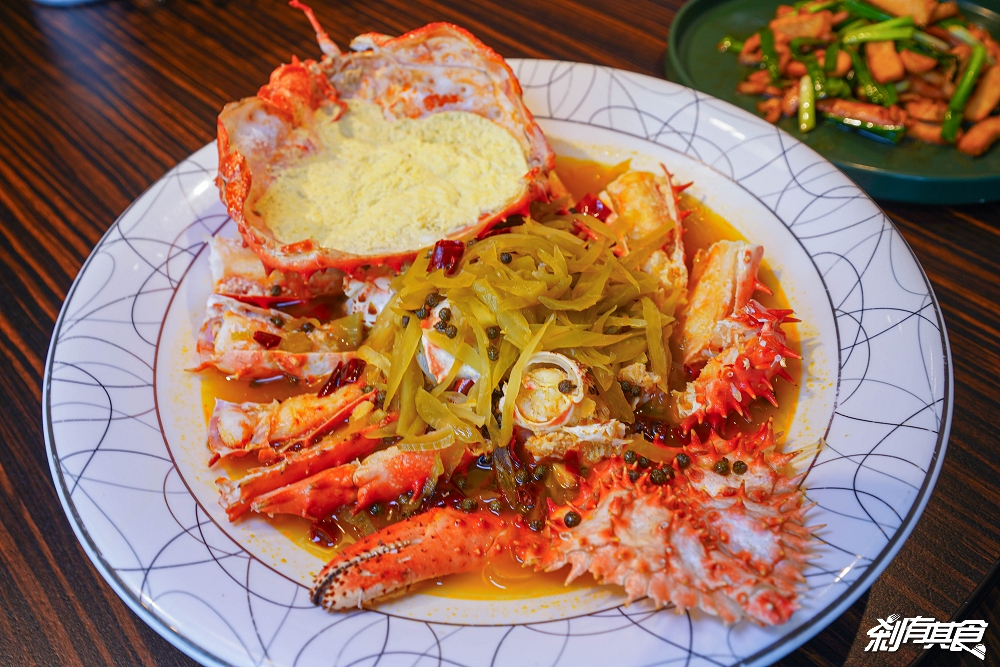 范頭家客家餐廳 | 台中客家餐廳 「金蟹秋宴」太浮誇！ 帝王蟹、龍蝦、軟殼蟹都吃得到 有包廂好停車 台中尾牙聚餐首選