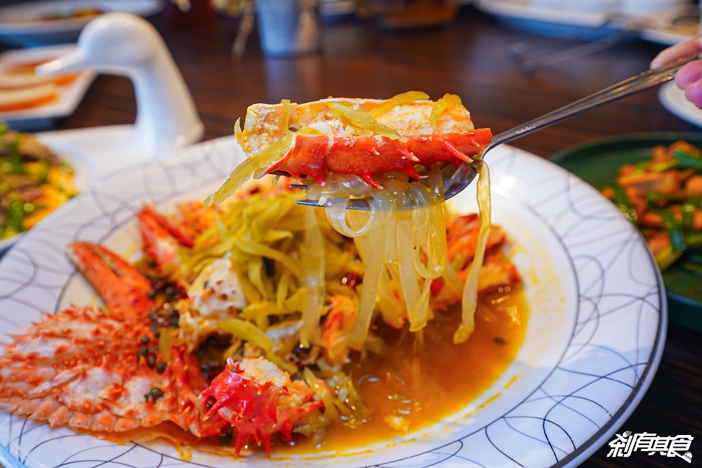 范頭家客家餐廳 | 台中客家餐廳 「金蟹秋宴」太浮誇！ 帝王蟹、龍蝦、軟殼蟹都吃得到 有包廂好停車 台中尾牙聚餐首選