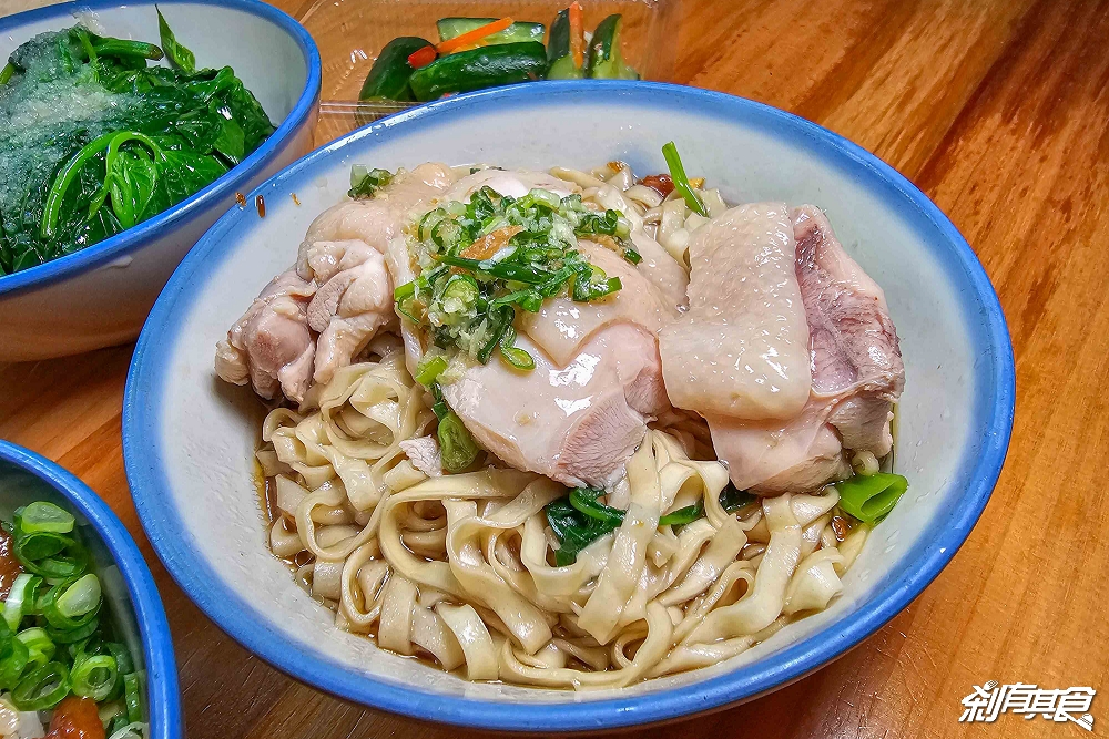 桂蘭麵 | 台中北區美食 隱藏巷子老宅裡的好吃乾麵 手切滷肉飯爆多蔥 隔間肉湯