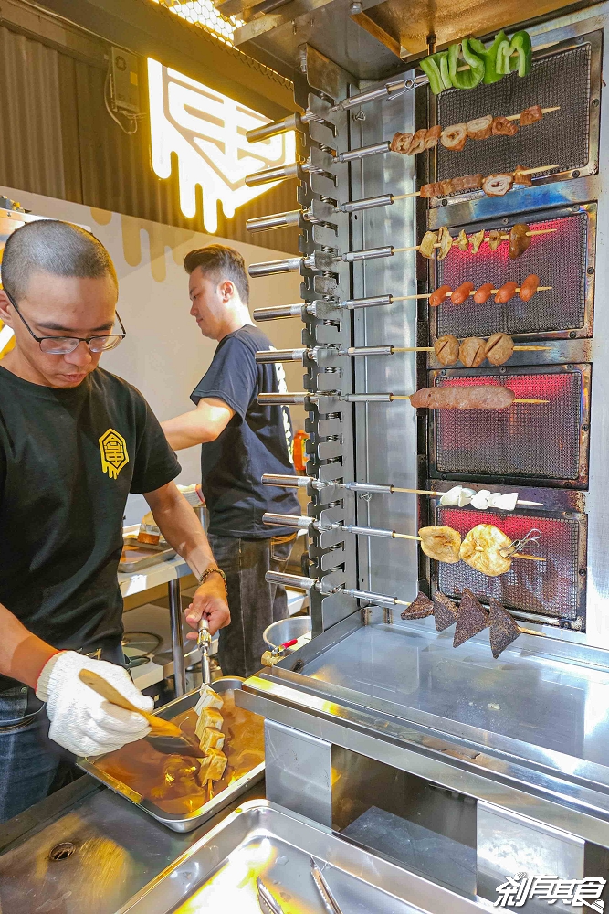 蜜醬燒烤 | 台中西區美食 純正蜂蜜 甜鹹好滋味 每串30元起 飲料無限暢飲 宵夜好選擇