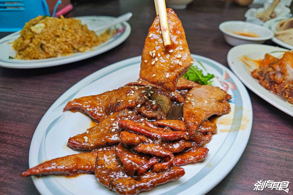 好小子擔仔麵 | 台中西屯區美食 30年鵝肉老店 「煎豬肝、蒜泥鮮蚵、紅燒肉、滷肉飯」都是必點 宵夜好朋友