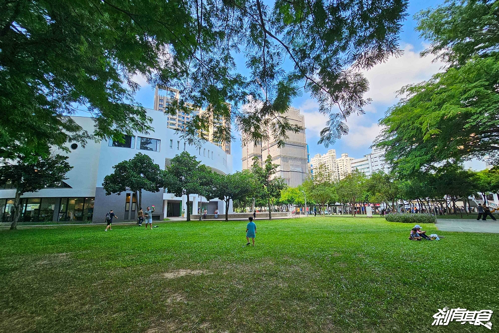 台中北屯兒童公園 | 台中特色公園 林間探索遊戲場超好玩 還有松鼠、鴿子 假日放電好去處