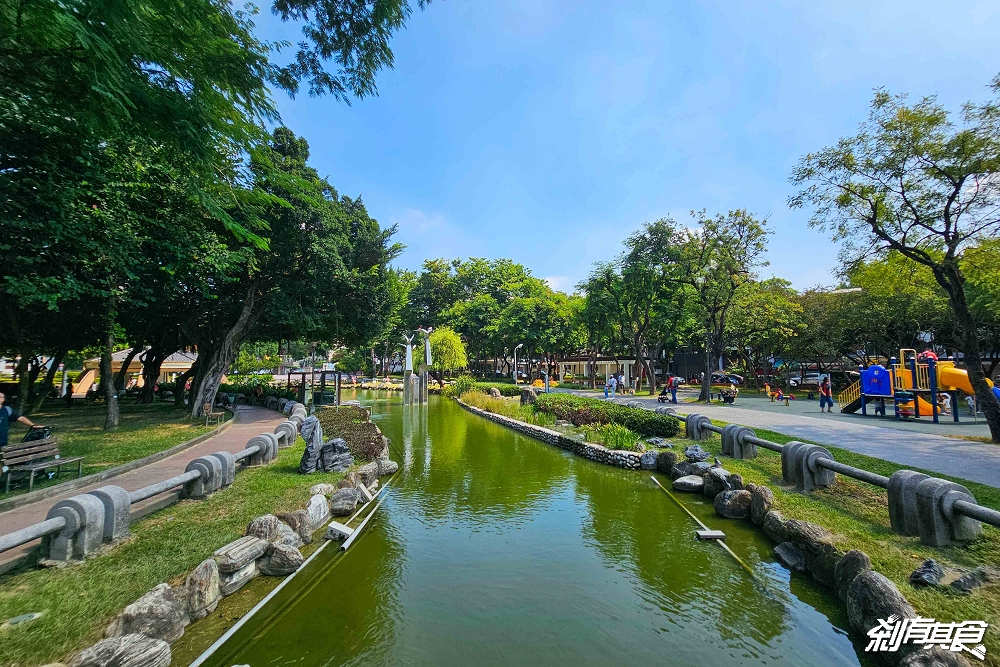 台中北屯兒童公園 | 台中特色公園 林間探索遊戲場超好玩 還有松鼠、鴿子 假日放電好去處