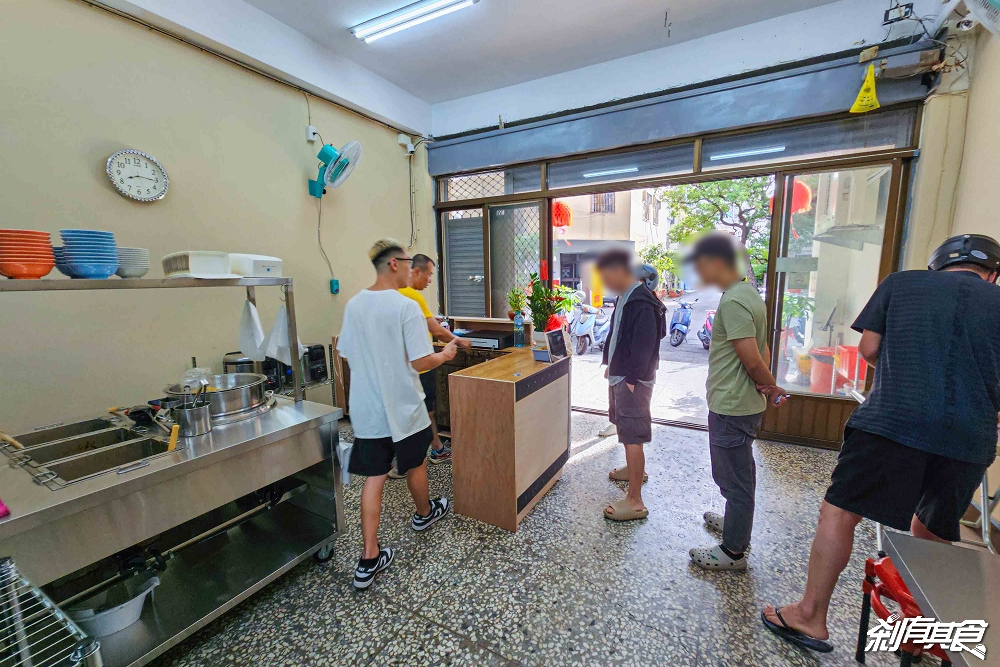 昌平炒麵 | 台中北屯美食 搬新家 「鴛鴦麵、半半飯」一定要加辣