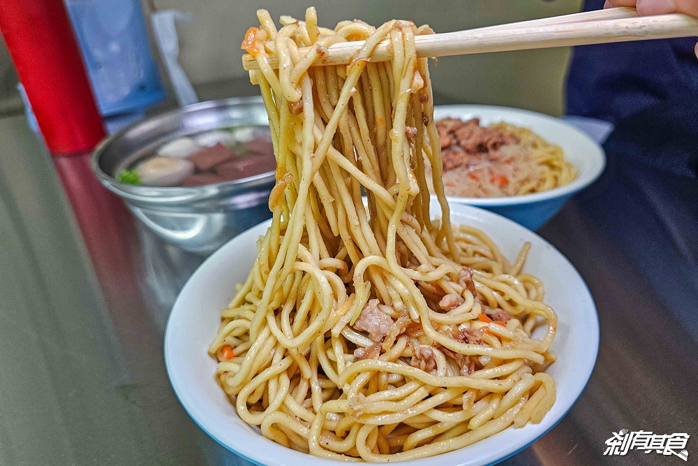 昌平炒麵 | 台中北屯美食 搬新家 「鴛鴦麵、半半飯」一定要加辣