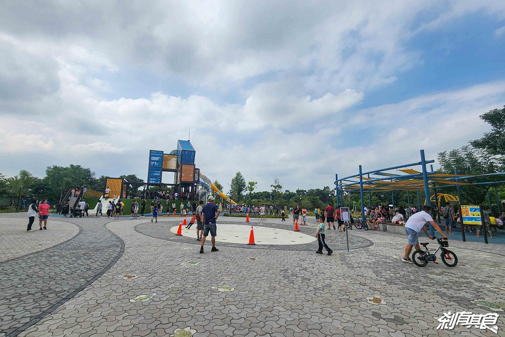 草屯酷比親子運動公園 | 南投景點 貨櫃溜滑梯、彈跳床、擺盪大索 南投親子景點 玩到不想回家