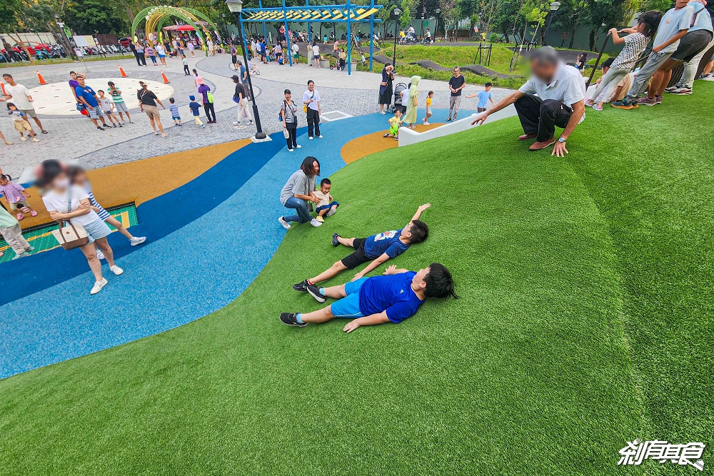 草屯酷比親子運動公園 | 南投景點 貨櫃溜滑梯、彈跳床、擺盪大索 南投親子景點 玩到不想回家