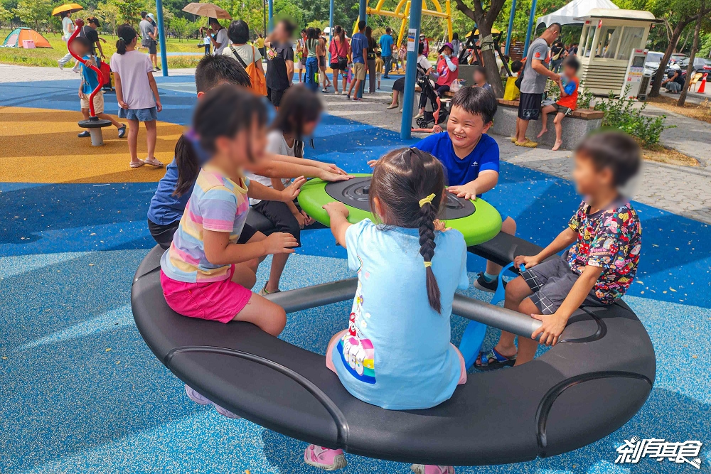 草屯酷比親子運動公園 | 南投景點 貨櫃溜滑梯、彈跳床、擺盪大索 南投親子景點 玩到不想回家