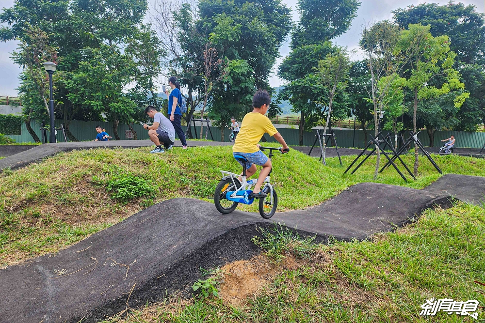 草屯酷比親子運動公園 | 南投景點 貨櫃溜滑梯、彈跳床、擺盪大索 南投親子景點 玩到不想回家