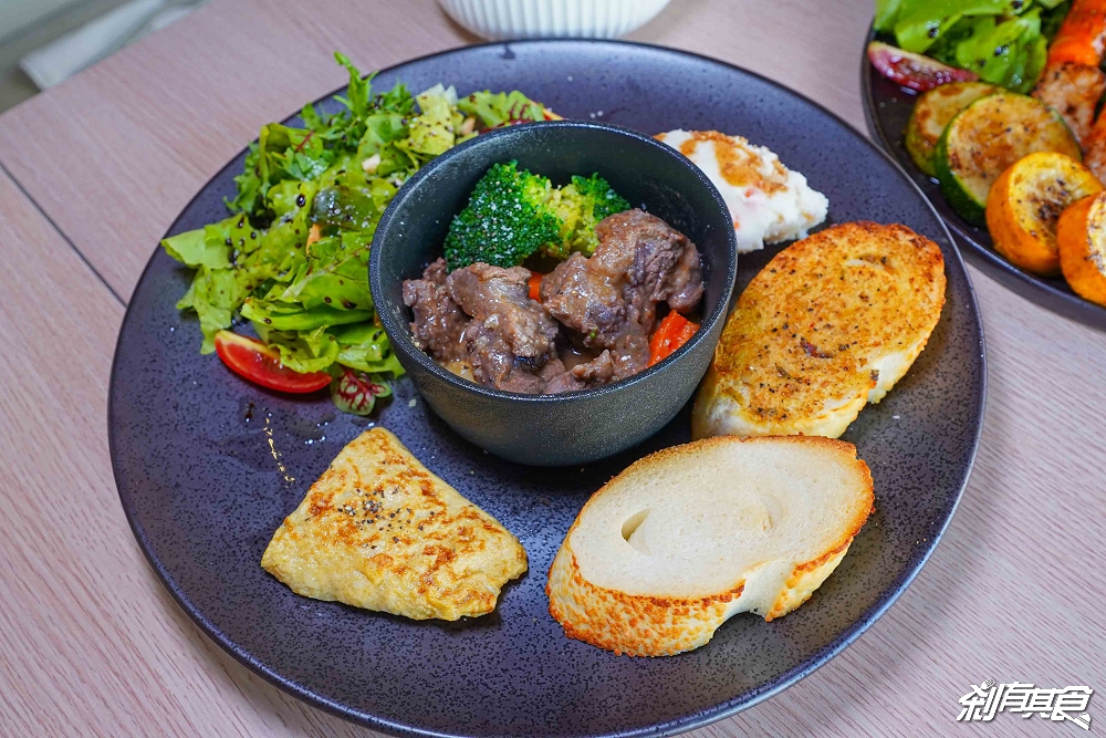 95Cafe&Bistro | 大甲美食 低調好吃早午餐、義大利麵、牛排、手沖咖啡 甜點也超讚 約會首選好停車